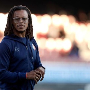 开云体育下载-荷兰前巨星戴维斯执教葡乙球队 首秀便吃到红牌！